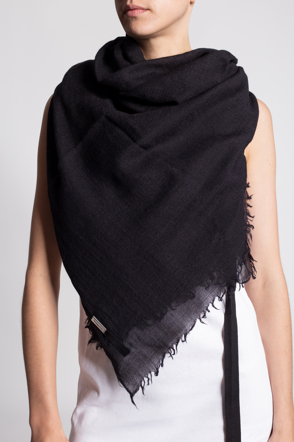 Black 'Sasha' shawl Ann Demeulemeester - GenesinlifeShops France